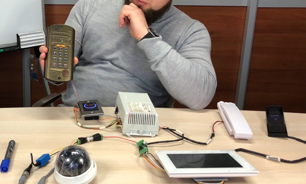 Як підключити домофон до домофону у під'їзді Vizit, Cyfral чи Метаком в Україні